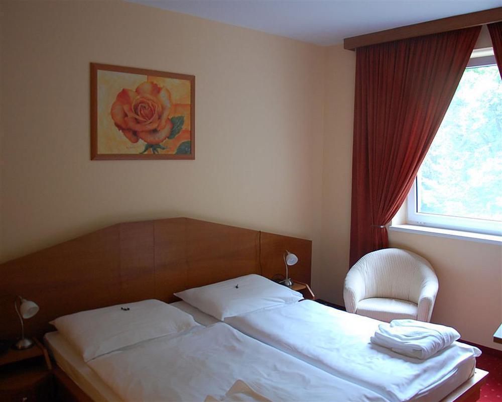 Hotel West Bratislava Room photo