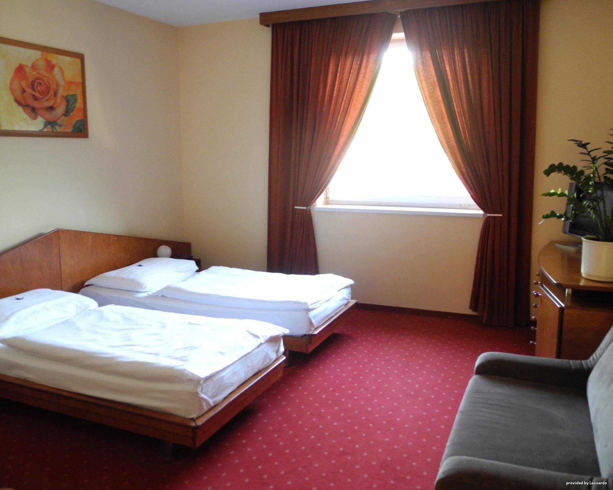 Hotel West Bratislava Room photo